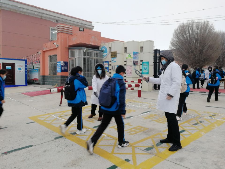 温泉县初级中学开展开学第一课教育活动