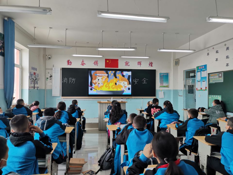 温泉县初级中学开展开学第一课教育活动