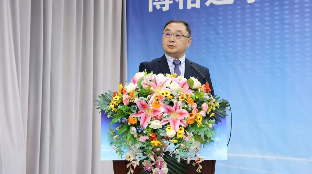 中国边疆研究所研究员,国家清史纂修委员会副主任马大正送上祝福贺信