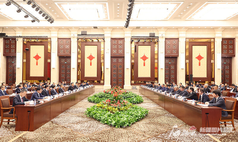 马兴瑞艾尔肯·吐尼亚孜会见乌兹别克斯坦政府和企业家代表团 马兴瑞艾尔肯·吐尼亚孜会见乌兹别克斯坦政府和企业家代表团