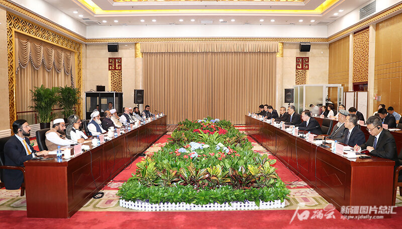 马兴瑞艾尔肯·吐尼亚孜会见巴基斯坦宗教人士代表团一行