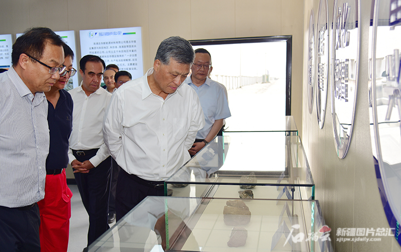 马兴瑞在和田地区调研时强调加快优势资源转化 持续增进民生福祉推动高质量发展成果更好惠及各族群众