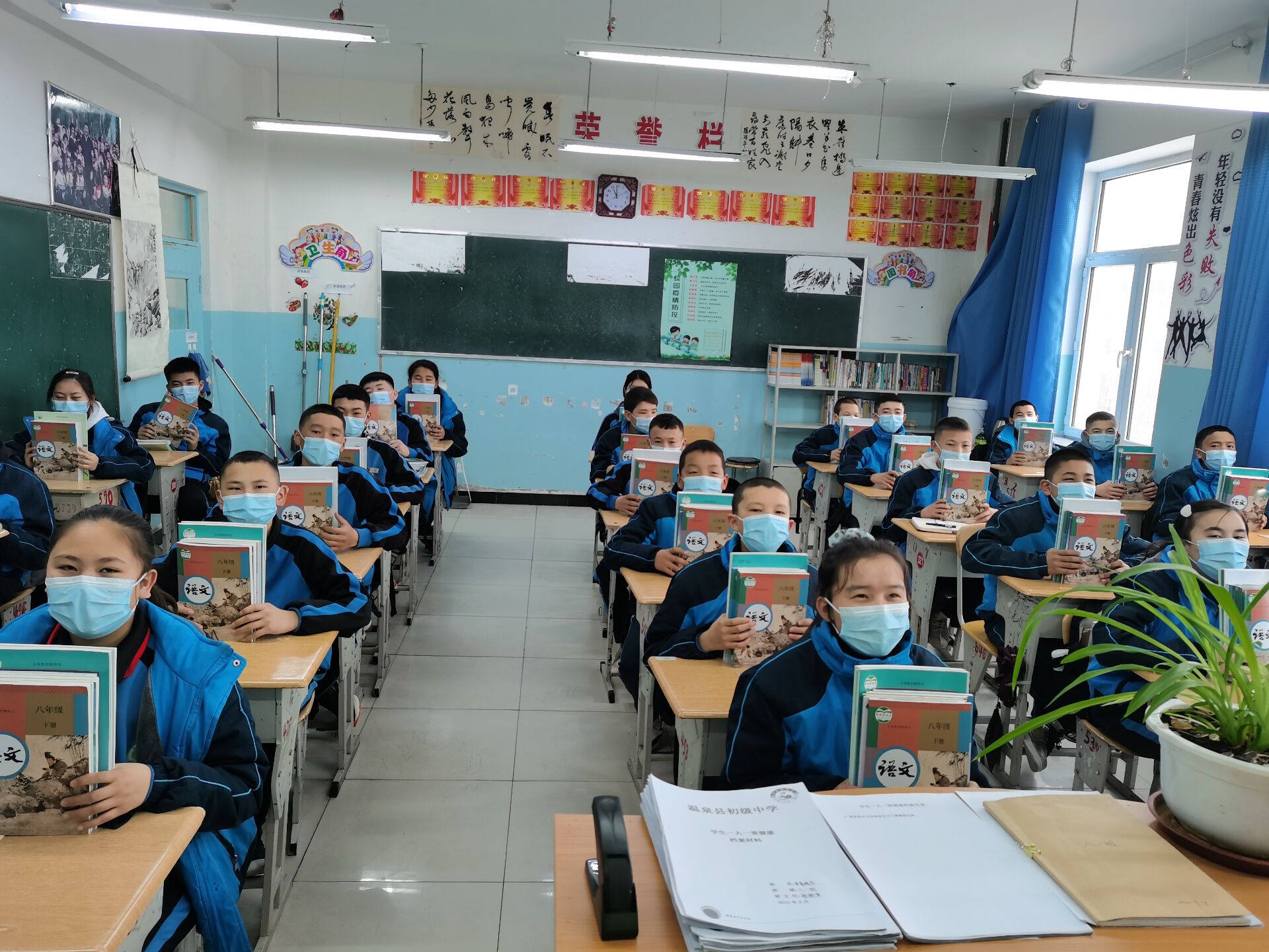 温泉县初级中学开展开学第一课教育活动