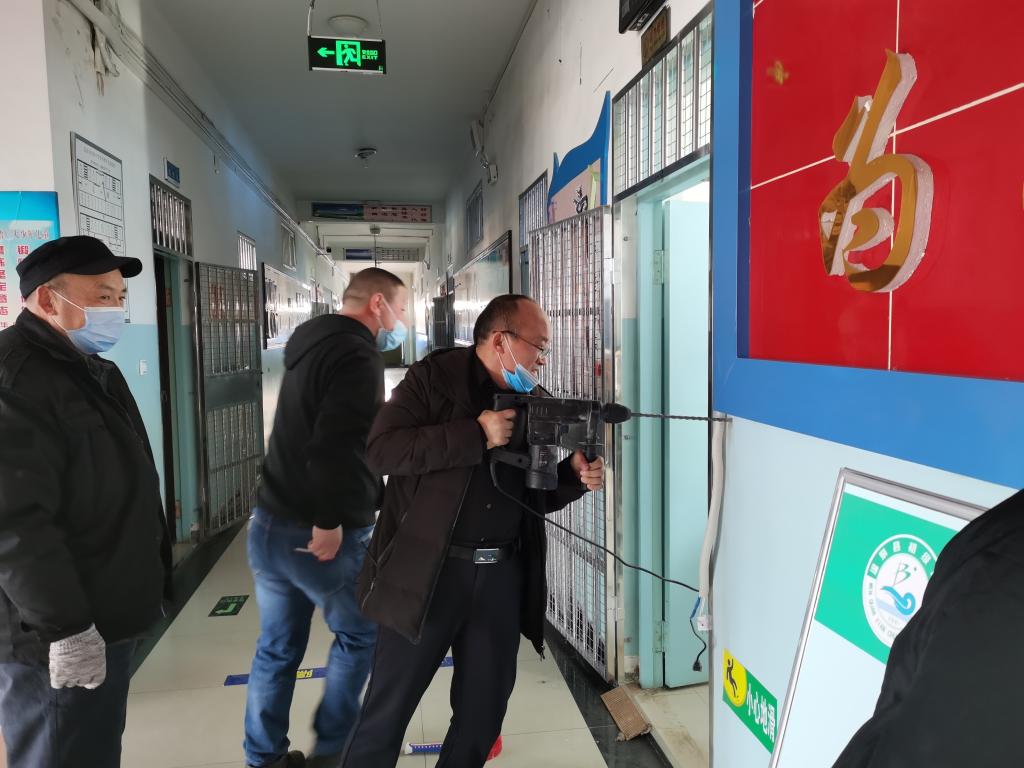 温泉县初级中学开展校园生命通道疏通工作