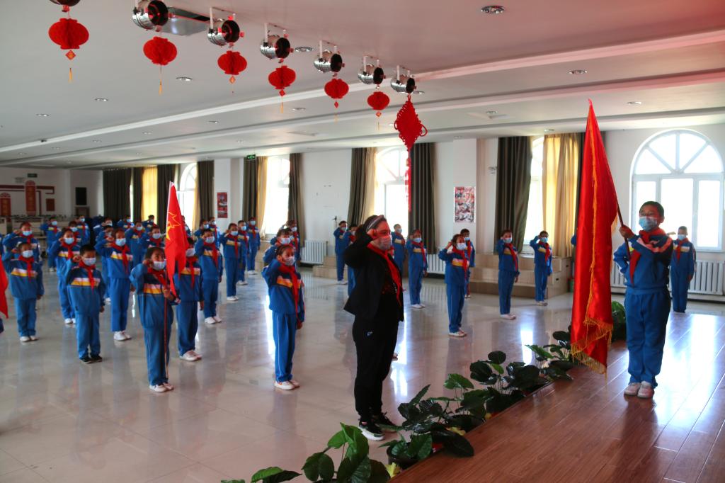 温泉县初级中学金色年华快乐六一趣味活动